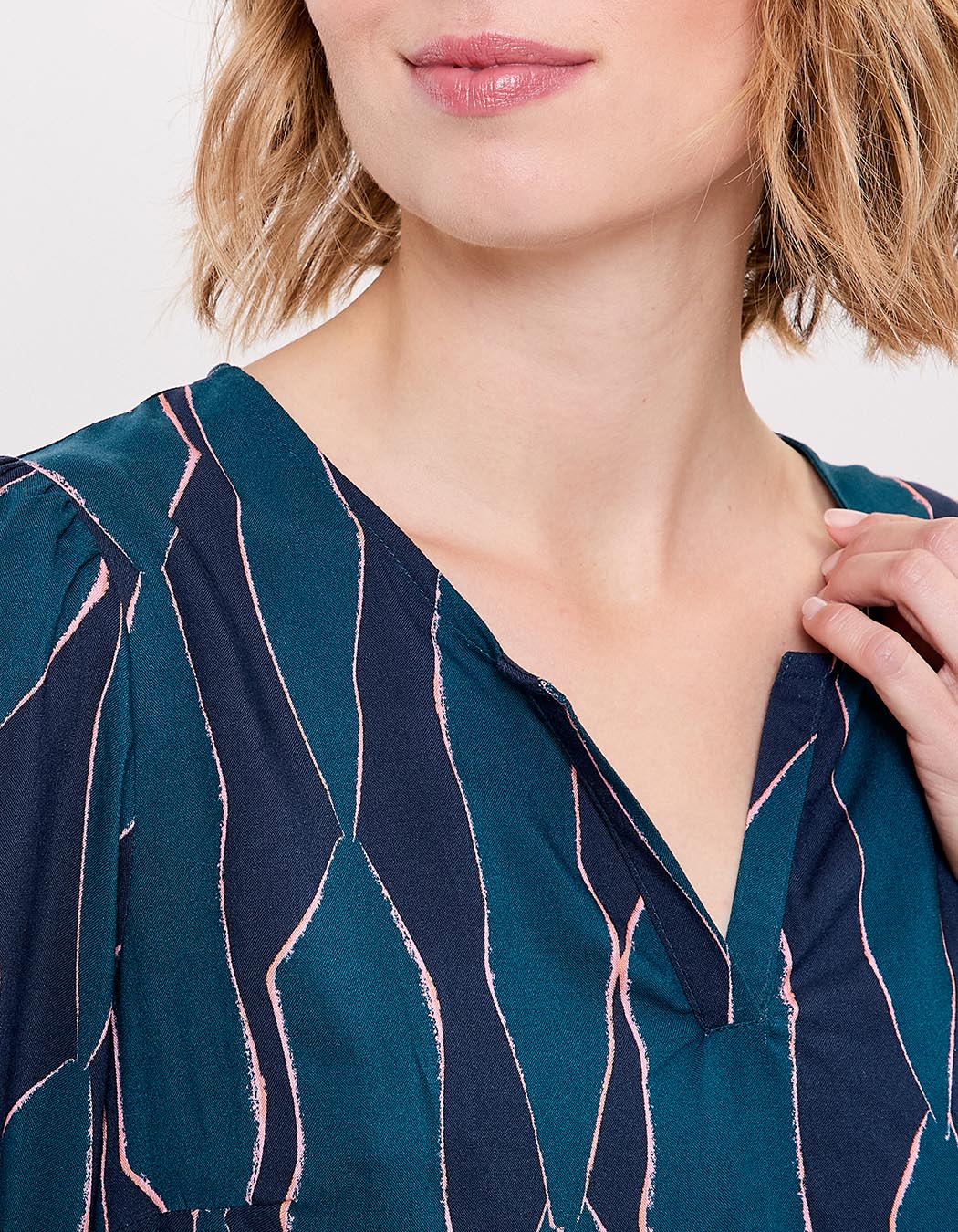 Flowy Tunisian collar blouse femme La Fianc&eacute;e
