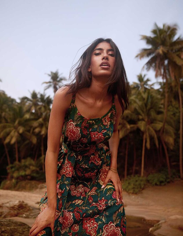 Sleeveless flowing dress with belt femme La Fianc&eacute;e