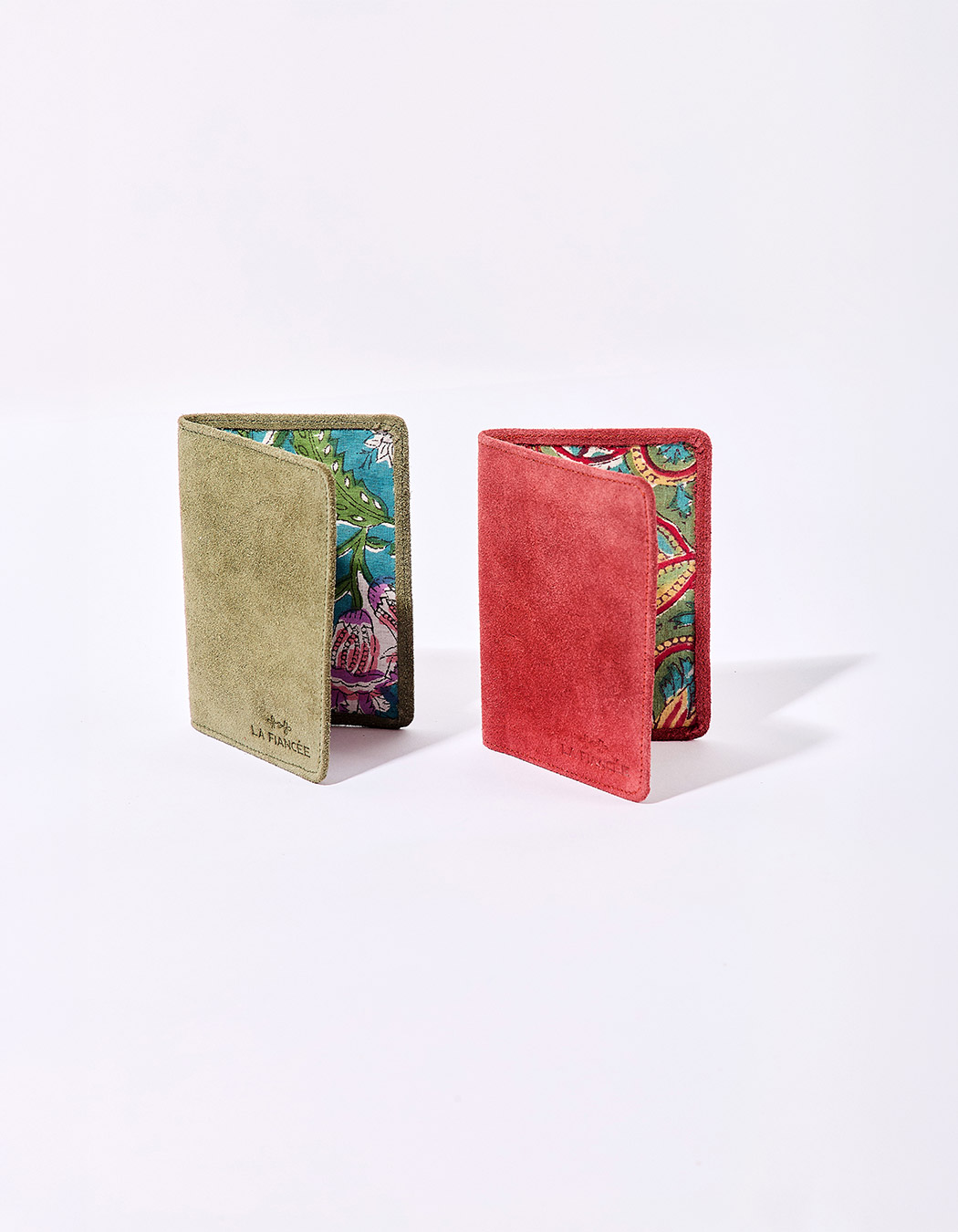 Suede leather passport holder femme La Fiancée