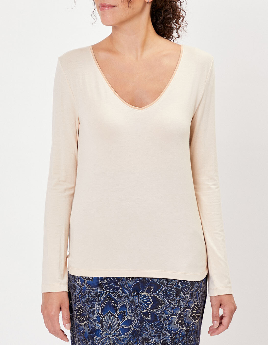 Ecovero flowing v-neck T-shirt femme La Fiancée
