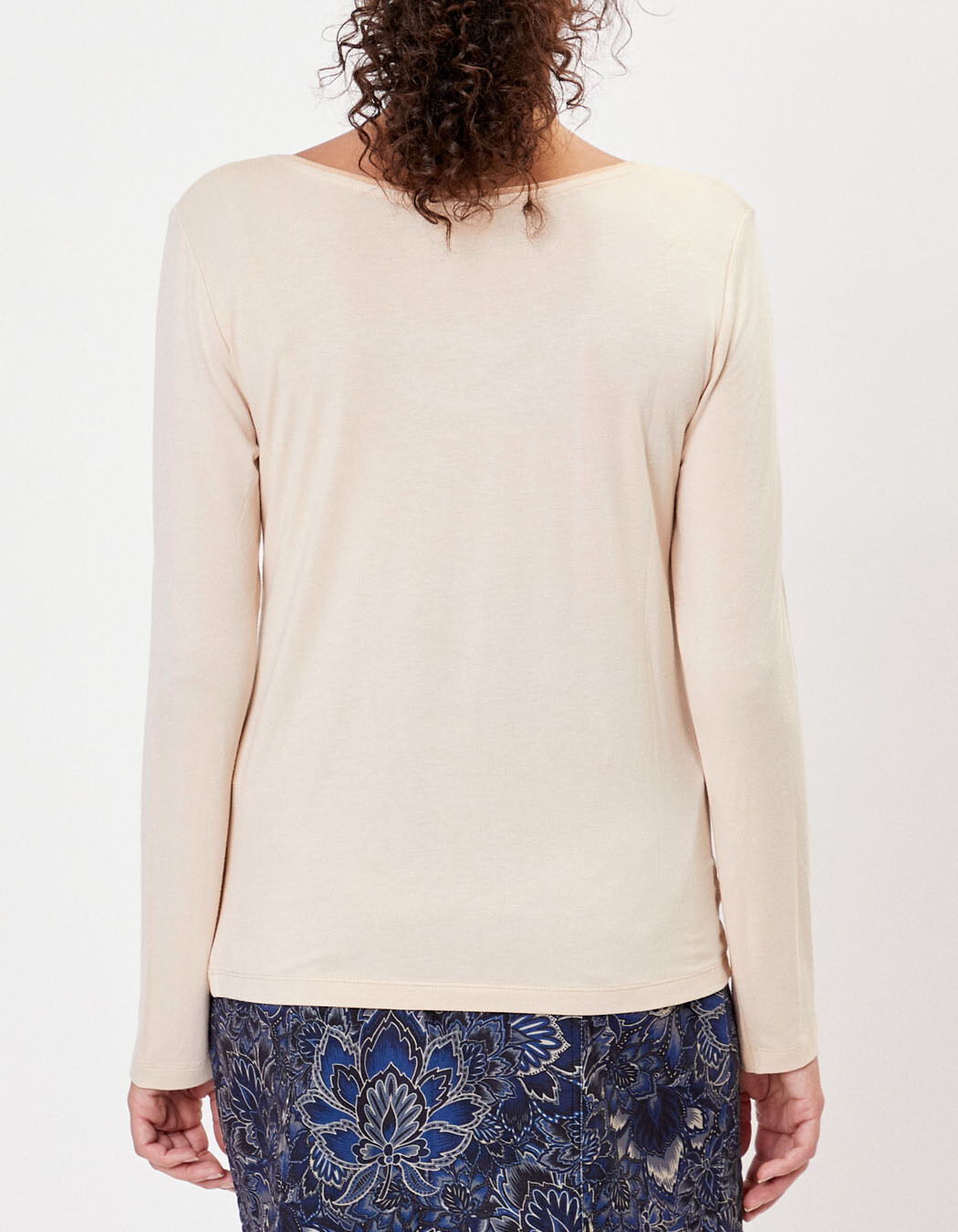 Ecovero flowing v-neck T-shirt femme La Fiancée